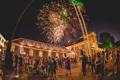 A Banda Valente, finalista do SuperStar, reality show da Globo, vai embalar o Natal Mágico Peterlongo no próximo sábado, 16 de dezembro, em Garibaldi. O evento, que se inicia às 18h e vai até as 22h, terá ainda a presença de Laura Dalmás, participante do The Voice 2016, acompanhada pela Banda Cabelo Cacheado. 