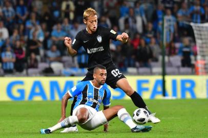  

CF Pachucas midfielder Keisuke Honda of Japan (top) fights for the ball against Gremio FBPAs midfielder Michel of Brazil during the first semi-final of the FIFA Club World Cup UAE 2017 between Gremio FBPA and CF Pachuca at the Hazza Bin Zayed Stadium on December 12, 2017 in Al-Ain.  / AFP PHOTO / GIUSEPPE CACACE

Editoria: SPO
Local: Al-Ain
Indexador: GIUSEPPE CACACE
Secao: soccer
Fonte: AFP
Fotógrafo: STF