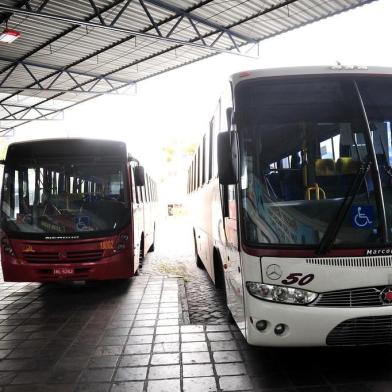  CAXIAS DO SUL, RS, BRASIL, 05/12/2017. Ônibus intramunicipais na rodoviária de Caxias do Sul. (Diogo Sallaberry/Agência RBS)