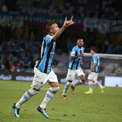  AL AIN, EMIRADOS ÁRABES UNIDOS, 12-12-2017 -Semi final do mundial de clubes: Grêmio x Pachuca. Na foto: Everton, Jael(FOTOGRAFO: JEFFERSON BOTEGA / AGENCIA RBS)Indexador: Jefferson Botega