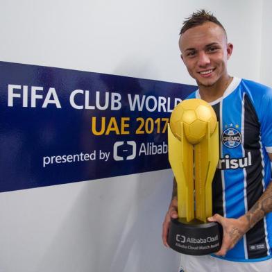 RS - FUTEBOL/GREMIO x PACHUCA  - ESPORTES - Lance da partida entre Gremio e Machuca, disputada na noite desta terÃ§a-feira, 12, no Estadio Hamza Bin Zayed, em al Ain, valida pelo Mundial de Clubes FIFA 2017. FOTO: LUCAS UEBEL/GREMIO FBPA