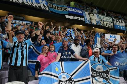  

AL AIN, EMIRADOS ARABES, 12-12-2017. Torcida começa chegar no Hazza Bin Zayed Stadium, estádio que o Grêmio joga pela semi-final do Mundial contra o Pachuca. (JEFFERSON BOTEGA/AGÊNCIA RBS)
Indexador: Jefferson Botega