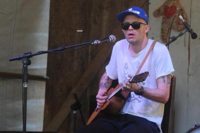  CAXIAS DO SUL, RS, BRASIL, 24/11/2017 - A 10ª Edição do Mississippi Delta Blues Festival ocorre nos dias 23, 24 e 25 de Novembro, na Estação Férrea, em Caxias do Sul. NA FOTO: Thunder Carlos (RS/BEL). (Marcelo Casagrande/Agência RBS)