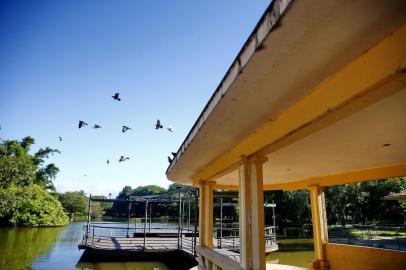  PORTO ALEGRE, RS, BRASIL, 06/02/2017 : Café do Lago, localizado no Parque Farroupilha (Redenção), está desativado e depredado. (FOTO: CAMILA DOMINGUES/ESPECIAL)