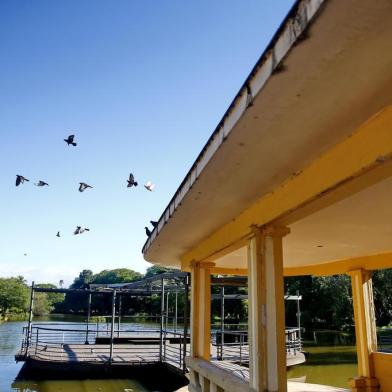  PORTO ALEGRE, RS, BRASIL, 06/02/2017 : Café do Lago, localizado no Parque Farroupilha (Redenção), está desativado e depredado. (FOTO: CAMILA DOMINGUES/ESPECIAL)