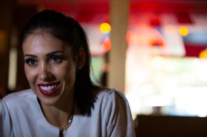  

PORTO ALEGRE, RS, BRASIL, 13-06-2016. Restaurante Paris 6 tem uma nova opção de cardápio Fitness para os gaúcho. Bella Falconi foi convidada para desenvolver este cardápio. (FOTOS: ANDERSON FETTER/AGÊNCIA RBS)
Indexador: Anderson Fetter