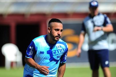  CAXIAS DO SUL, RS, BRASIL, 13/12/2017. Treino da SER Caxias no estádio Centenário. Na foto, meia Diego Miranda. (Porthus Junior/Agência RBS)