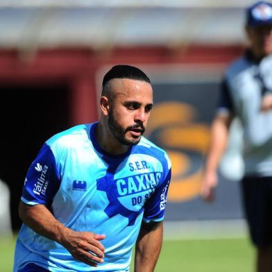  CAXIAS DO SUL, RS, BRASIL, 13/12/2017. Treino da SER Caxias no estádio Centenário. Na foto, meia Diego Miranda. (Porthus Junior/Agência RBS)