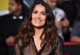 Salma Hayek pede a atores de Hollywood que diminuam salários em prol de igualdade