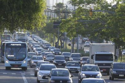  PORTO ALEGRE, RS, BRASIL, 14/11/2017 - Faixa exclusiva para ônibus na Assis Brasil (Sentido Triângulo - Fiergs, entre 17h e 20h).(Foto: André Feltes / Especial)