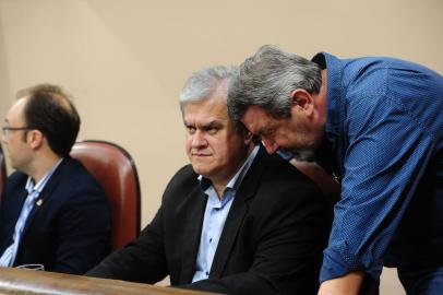  CAXIAS DO SUL, RS, BRASIL, 12/12/2017. Vereadores da Câmra Municipal de Caxias do Sul votam a admissibilidade do terceiro processo de impeachment ao prefeito Daniel Guerra (PRB), com a presença de manifestantes da educação, da cultura, da saúde e de outras áreas no plenário. (Diogo Sallaberry/Agência RBS)