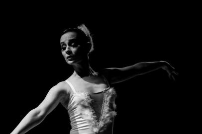 Espetáculo Alma única, que reúne o balé e a música clássica. Na foto, a bailarina Débora Brandt Alencastro