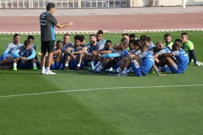  

ABU DHABI, EMIRADOS ÁRABES UNIDOS - 14/12/2017 -  Grêmio realiza treino no estádio das Forças Armadas na antevéspera da final onde enfrentará o Real Madrid, da Espanha. (Jefferson Botega/Agência RBS)
Indexador: Jefferson Botega