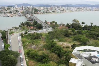  

Ponte hercílio Luz desembarca no Parque da Luz.
Indexador: DANIEL CONZI                    