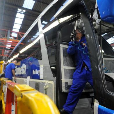  CAXIAS DO SUL, RS, BRASIL 15/08/2017Linha de produção de ônibus da Marcolopo. (Felipe Nyland/Agência RBS)