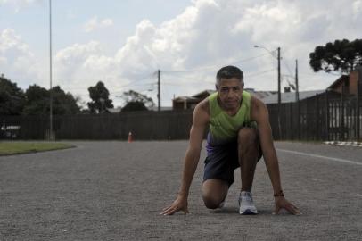  CAXIAS DO SUL, RS, BRASIL, 06/12/2017 - Flávio Gomes, criador da equipe Flávio Running e um dos fundadores do Clube de Corredores de Caxias do Sul. Bicampeão do Circuito Sesc do RS, atleta se prepara para provas no começo de 2018. (Marcelo Casagrande/Agência RBS)