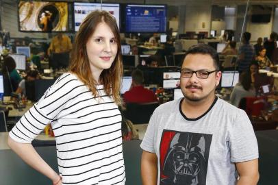  

PORTO ALEGRE, RS, BRASIL, 15-12-2017: Brunna Radaelli e Felipe Nogs, funcionários do Grupo RBS e líderes dos grupos Iguais, de igualdade de gênero, e Pride de diversidade, em foto para a Carta da Editora de Marta Gleich (FOTO FÉLIX ZUCCO/AGÊNCIA RBS, Editoria de Opinião).