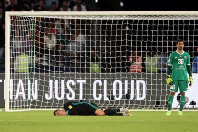 cristiano ronaldo cai em partida contra al jariza