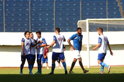  CAXIAS DO SUL, RS, BRASIL, 16/12/2017. SER Caxias x Tubarão, em jogo-treino no Estádio Centenário, como preparação para o início da temporada de 2018. (Diogo Sallaberry/Agência RBS)