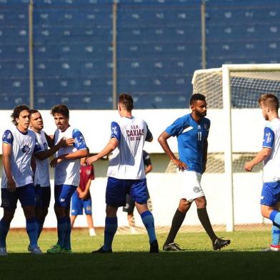  CAXIAS DO SUL, RS, BRASIL, 16/12/2017. SER Caxias x Tubarão, em jogo-treino no Estádio Centenário, como preparação para o início da temporada de 2018. (Diogo Sallaberry/Agência RBS)