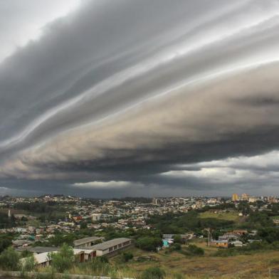  SANTANA DO LIVRAMENTO, RS, BRASIL - 17/12/2017 - Temporal se aproximando da cidade de Santana do Livramento. (Fabian Ribeiro/Especial)Indexador: Fabian Ribeiro