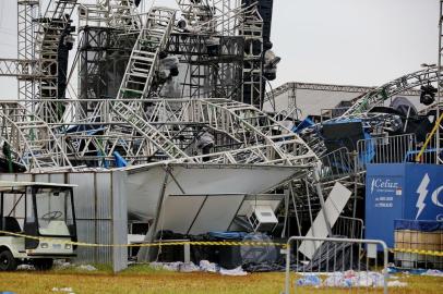  ESTEIO, RS, BRASIL - 17/12/2017 - Fotos da queda de palco de festa rave em Esteio. (André Feltes/Especial)