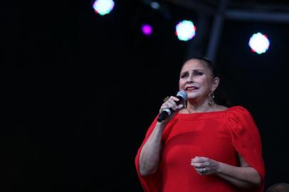  

PORTO ALEGRE - BRASIL - Porto Alegre recebe mais uma edição do Estar Bem Sesc e Senac. A Orquestra Sinfônica de Porto Alegre (Ospa) volta ao Parque Farroupilha (Redenção), sob a regência do maestro Evandro Matté juntamente com cantora Fafá de Belém.