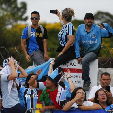  

PORTO ALEGRE, RS, BRASIL, 18-12-2017. Delegação do Grêmio chega no Aeroporto Salgado Filho após o Mundial de Clubes. (FÉLIX ZUCCO/AGÊNCIA RBS)