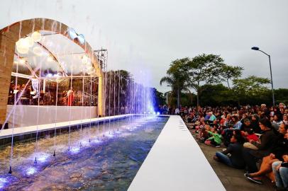  

PORTO ALEGRE, RS, BRASIL - 18/12/2017 - Evento ao ar livre, com apresentação da Orquestra de Câmara Theatro São Pedro ao lado de Dudu Sperb e Gisele de Santi, às 20h. No repertório, composições de Chico Buarque e Caetano Veloso. (André Feltes/Especial)