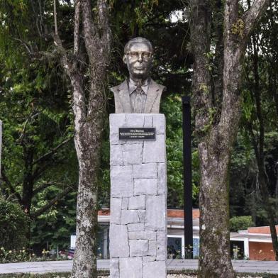 Memorial em homenagem aos fundadores da UCS