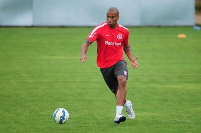  PORTO ALEGRE, RS, BRASIL - 02-12-2015 - Inter treina para encarar o Cruzeiro, na última rodada do Brasileirão. Jogador Rodrigo Moledo (FOTO: FÉLIX ZUCCO/AGÊNCIA RBS)