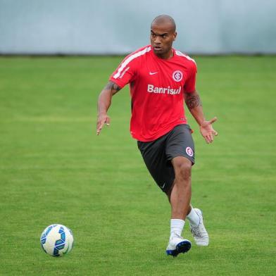  PORTO ALEGRE, RS, BRASIL - 02-12-2015 - Inter treina para encarar o Cruzeiro, na última rodada do Brasileirão. Jogador Rodrigo Moledo (FOTO: FÉLIX ZUCCO/AGÊNCIA RBS)