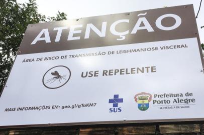 A prefeitura, por meio da Secretaria Municipal de Saúde (equipes da Vigilância em Saúde e Assessoria de Projetos e Obras) e da Coordenação de Defesa Civil, deu continuidade nessa terça-feira, 19, à instalação de placas de orientação à população em áreas com risco de transmissão de leishmaniose visceral. 
