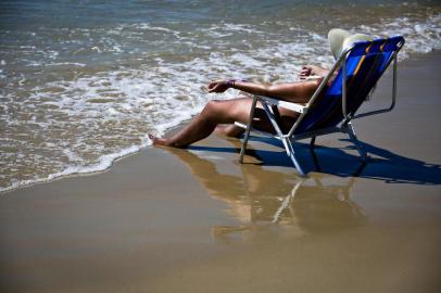  FLORIANÓPOLIS, SC, BRASIL, 03/04/2015 - Sexta-feira Santa de praia em Florianópolis  - Praia dos InglesesIndexador: Picasa