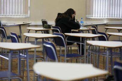  PORTO ALEGRE, RS, BRASIL, 22-11-2017: Turma do 3º ano do Ensino Médio durante prova de Química no Colégio Marista Champagnat. 70% das escolas privadas não terão 3º ano em 2018. O vácuo é decorrente da estreia do 9º ano do Ensino Fundamental em 2016, que abriu uma lacuna de série a cada ano letivo. (Foto: Mateus Bruxel / Agência RBS)