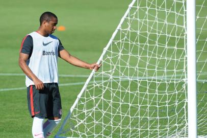  PORTO ALEGRE, RS, BRASIL 04/11/2016 - Imagens do treino do Inter que aconteceu agora a tarde no CT Parque Gigante. (CAMILA DOMINGUES/ESPECIAL).