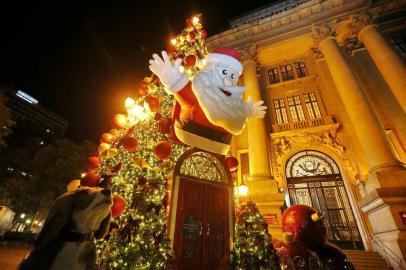 PORTO ALEGRE, RS, BRASIL, 20/12/2017 - Luzes de natal - Santander Cultural(Foto: André Feltes / Especial)