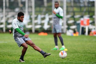  CAXIAS O SUL, RS, BRASIL, 25/09/2015 - Treino do Juventude no CT, antes da última partida pela Returno da Série C de 2015, contra o Guaratinguetá. Na foto, o atacante Jô.(JONAS RAMOS/AGÊNCIA RBS)Indexador: JONAS RAMOS                         