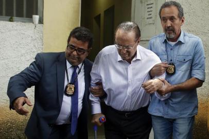  São Paulo (SP) 20/11/2017 - Paulo Maluf / IML - Paulo Maluf chega no IML para fazer exame de corpo delito. Foto: Edilson Dantas / Agencia O GloboIndexador: Edilson DantasSecao: LocalFotógrafo: Política