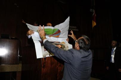  PORTO ALEGRE, RS, BRASIL, 22-12-2017. Na votação mais importante do ano para o governo Sartori na Assembleia Legislativa, o Piratini admite a possibilidade de não conseguir votar nesta sexta-feira (22) o projeto de lei complementar (PLC) que autoriza o Estado a aderir ao Regime de Recuperação Fiscal proposto pelo governo federal.(RONALDO BERNARDI/AGÊNCIA RBS)