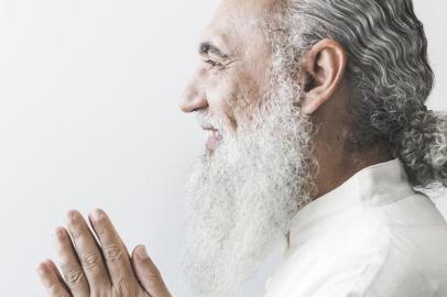  Sri Prem Baba é um mestre espiritual brasileiro. Batizado na igreja católica como Janderson Fernandes, filho de uma família de classe média/baixa paulistana, cursou faculdade de psicologia