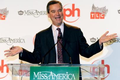 Miss America suspends CEO over misogynistic emails(FILES) This file photo taken on January 27, 2010 shows suspended CEO of the Miss America Organization Sam Haskell III speaking during a news conference for judges in the 2010 Miss America Pageant at the Planet Hollywood Resort & Casino in Las Vegas, Nevada. The Miss America pageant suspended its CEO on Friday after dozens of former beauty queens demanded he step down over leaked internal emails that contained misogynistic, fat- and slut-shaming language. The decision was announced in the face of mounting pressure in the media as the United States continues to grapple with a sexual harassment firestorm upending powerful men from Hollywood, to entertainment and politics. / AFP PHOTO / GETTY IMAGES NORTH AMERICA / Ethan MillerEditoria: HUMLocal: Las VegasIndexador: ETHAN MILLERSecao: celebrityFonte: GETTY IMAGES NORTH AMERICAFotógrafo: STR
