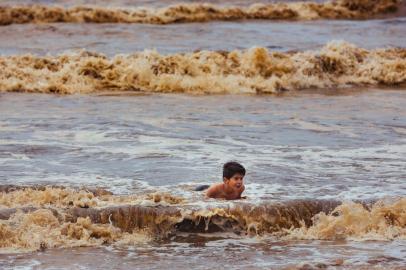  CAPÃO DA CANOA, RS, BRASIL, 25/12/2017 : Ambiental de praia no dia de Natal. (Omar Freitas/Agência RBS)Indexador: Omar Freitas