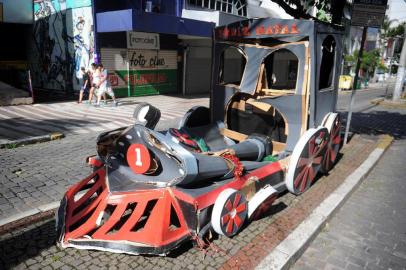  CAXIAS DO SUL, RS, BRASIL 25/12/2017Decoração de natal sofre com o vandalismo na Avenida Julio de Castilhos. (Felipe Nyland/Agência RBS)