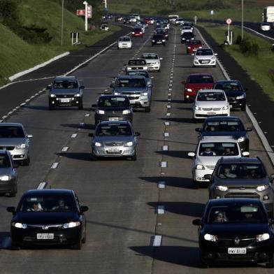  PORTO ALEGRE, RS, BRASIL - Movimento de retorno das praias do Litoral Norte após o feriado de Natal. (Jefferson Botega/Agência RBS)Indexador: Jefferson Botega