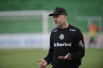  CAXIAS DO SUL, RS, BRASIL, 09/11/2017. Treino do Juventude no estádio Alfredo Jaconi. O Juventude está disputando a série B do Campeonato Brasileiro. Na foto, técnico Antônio Carlos Zago. (Porthus Junior/Agência RBS)