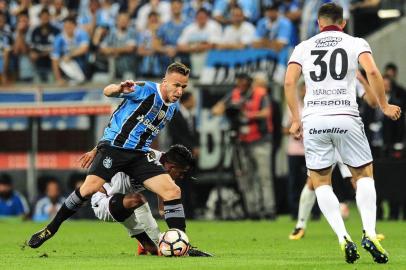  PORTO ALEGRE, RS, BRASIL, 22/11/2017 - Grêmio enfrenta argentino Lanús, na priemeira partida da final da Libertadores 2017, na Arena. No lance, Arthur. (FOTOGRAFO: FELIX ZUCCO / AGENCIA RBS)