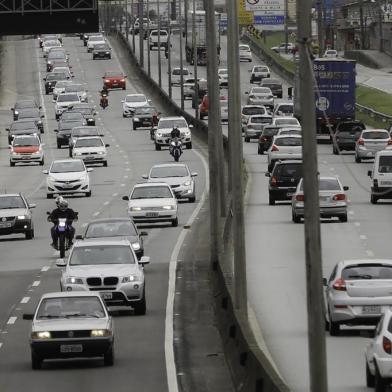  FLORIANOPOLIS, SC, BRASIL, 25.12.2017: Foto na BR 101,proximo a entrada da via expressa e br 282 em Florianopolis.Indexador: Diorgenes Pandini