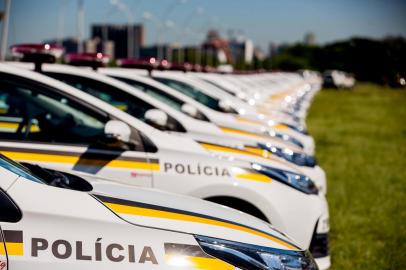  PORTO ALEGRE, RS, BRASIL, 26-12-2017. Governo entrega 118 viaturas para a Brigada Militar.Veículos serão utilizados para policiamento ostensivo e patrulha ambiental. Entrega ocorreu nesta terça-feira (26) no Parque Marinha do Brasil, em Porto Alegre. (OMAR FREITAS/AGÊNCIA RBS)Indexador: Omar Freitas