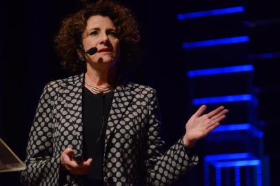 Na última conferência da temporada do ciclo Fronteiras do Pensamento, a psicóloga canadense Susan Pinker diz que laços com a comunidade são essenciais para a saúde e a longevidade